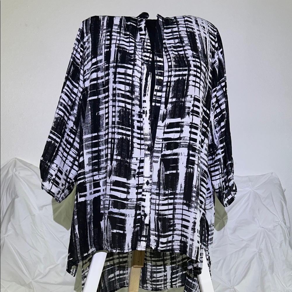 Avenue Black and White Abstract Blouse